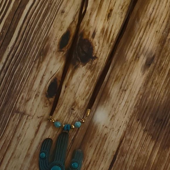 CACTUS NECKLACE SET - Picture 2 of 3